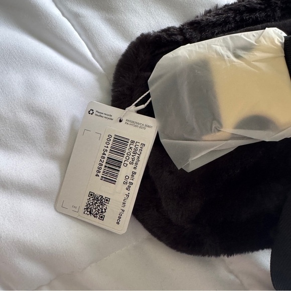 Everywhere Belt Bag Plush Fleece - Black Gold - Picture 7 of 7